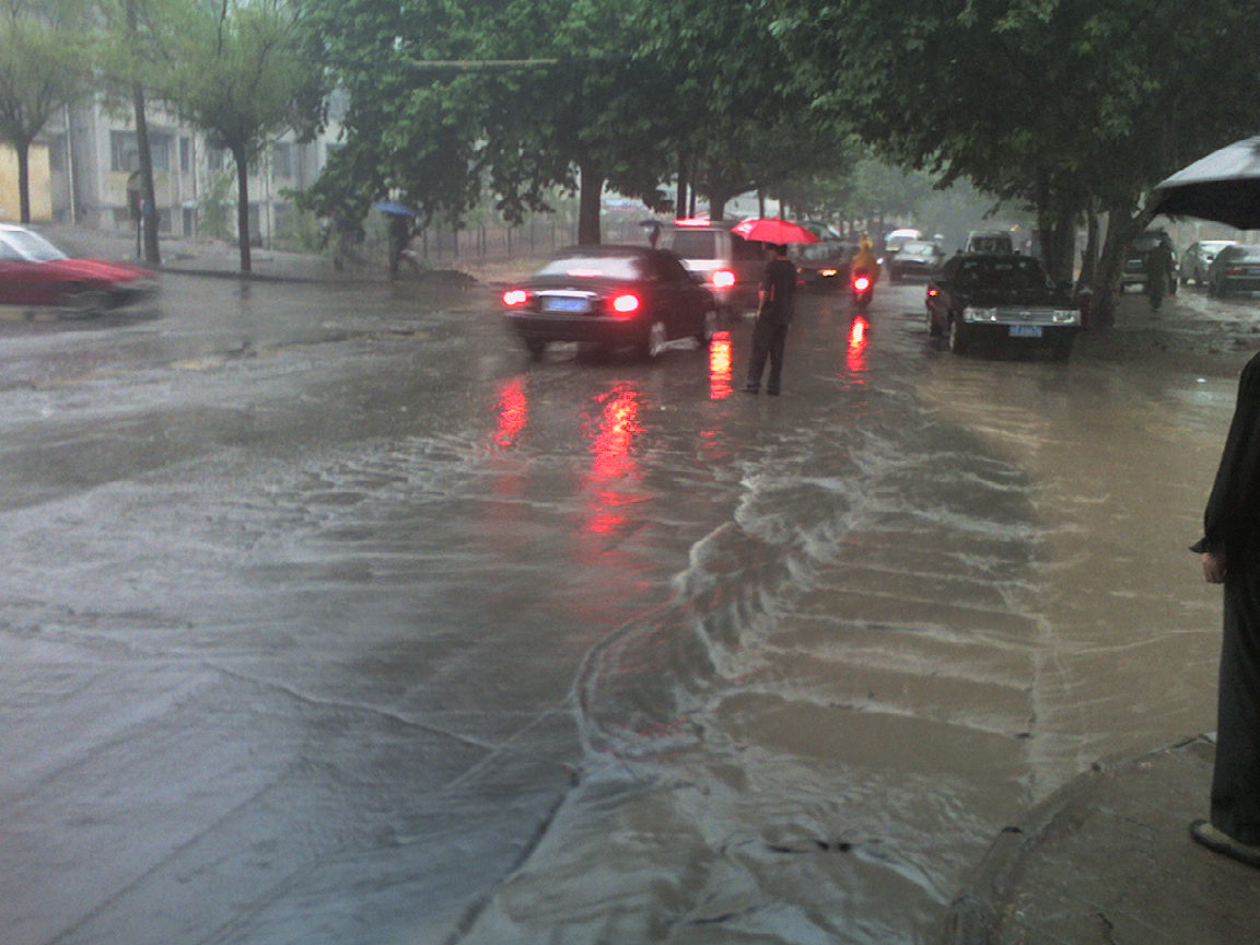 近日陰雨天氣連續(xù)降雨，防汛物資儲備如何保障供電安全