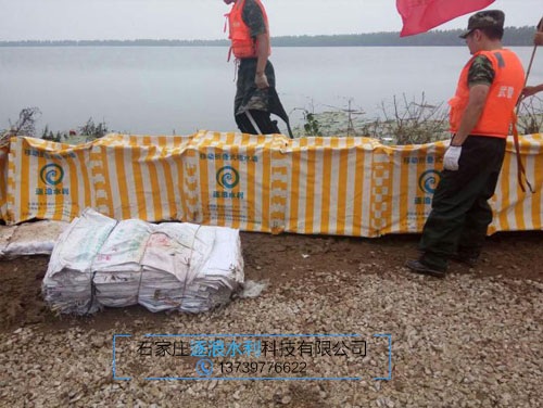 如何給移動折疊式堵水墻灌水